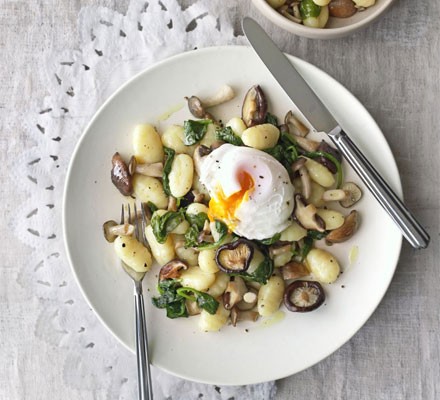 Gnocchi with mushrooms, spinach and poached egg