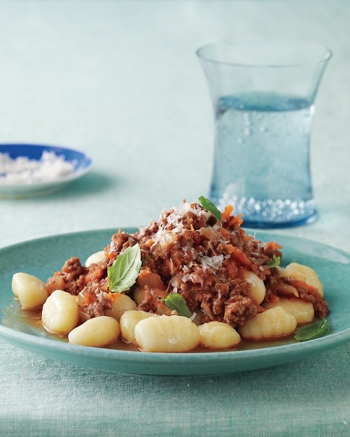 Gnocchi with quick meat sauce