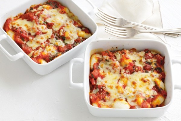 Gnocchi with spicy tomato sauce and mozzarella