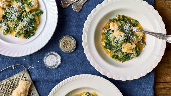 Gnocchi with wild rocket (Gnocchi con rucola selvatica)