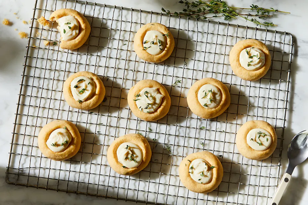 Goat cheese & thyme snacking cookies