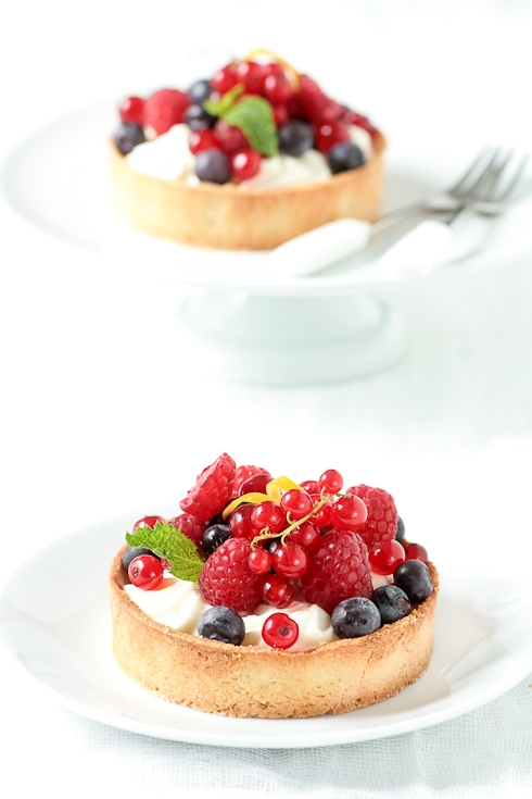 Goat cheese and fresh berries tarts