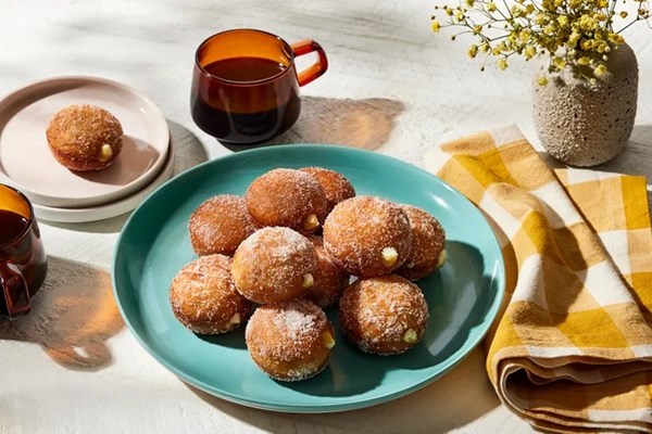 Goat cheese and lemon curd bombolini