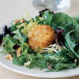 Goat cheese and mesclun salad