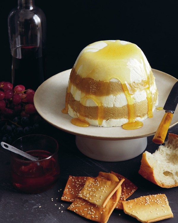 Goat cheese and roasted garlic beehive