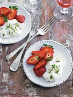 Goat cheese and strawberries with mint-balsamic glaze