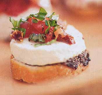 Goat cheese and sun-dried tomato tartines