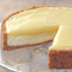 Goat cheese-lemon cheesecake