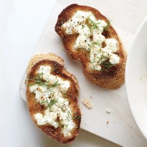 Goat cheese toasts