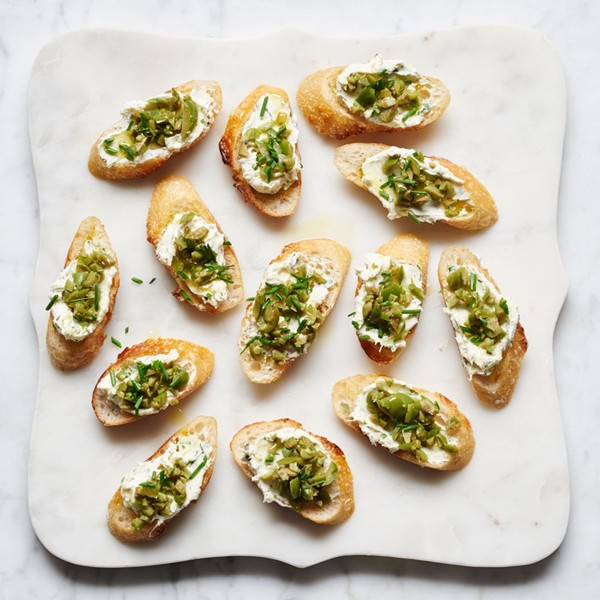 Goat cheese toasts