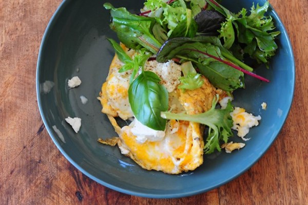 Goats cheese & basil omelette