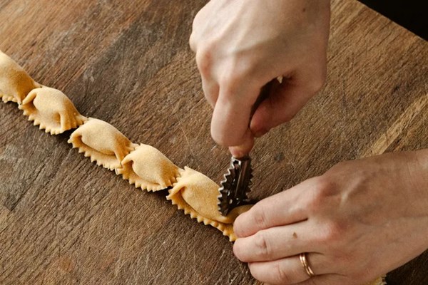 Goat’s cheese agnolotti with wild garlic sauce