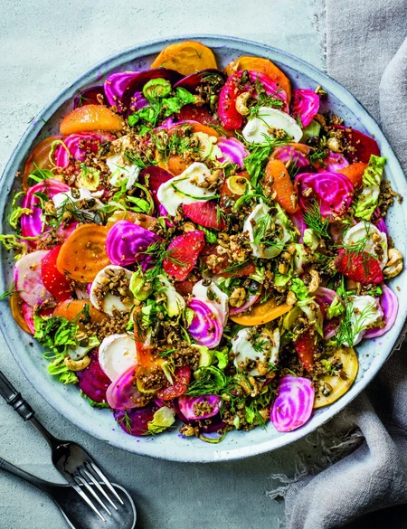 Goat's cheese and beetroot citrus salad