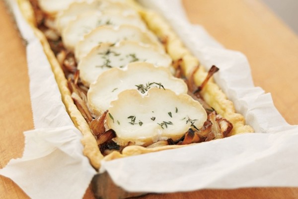 Goat's cheese and caramelized onion galette