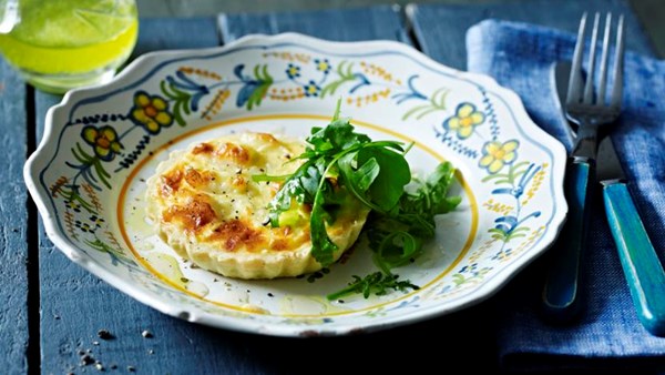 Goat's cheese and red onion tart [Lisa Faulkner]