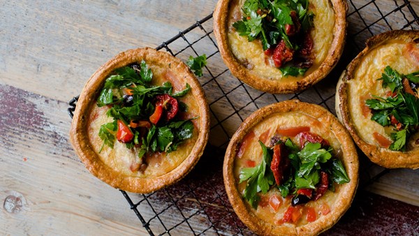 Goat's cheese and red pepper tartlets
