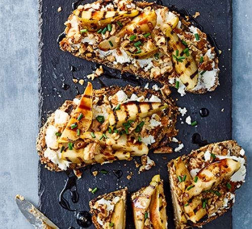 Goat's cheese, pear and walnut tartines