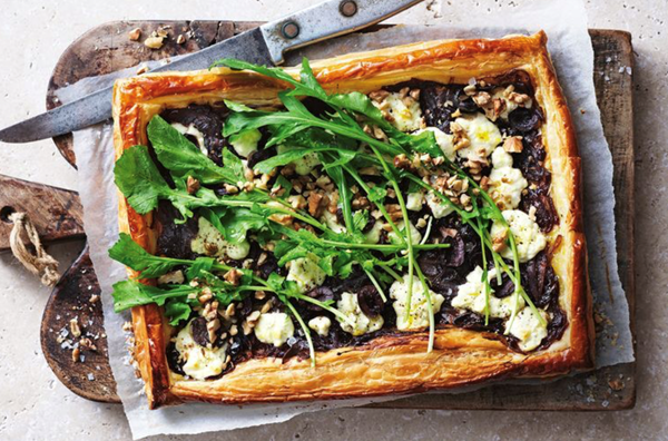 Goat's cheese tart, red wine onion chutney and rocket