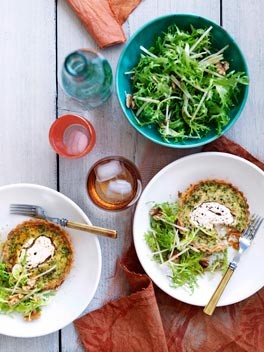 Goat's curd tartlets with apple and frisée salad