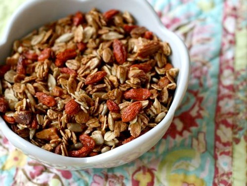 Goji berry granola