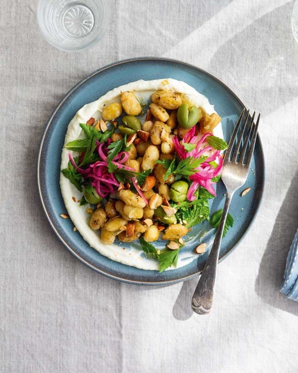 Golden beans with cauliflower skordalia