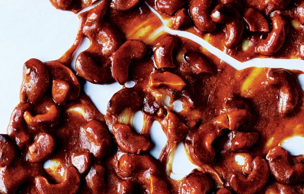 Golden cashew-curry brittle