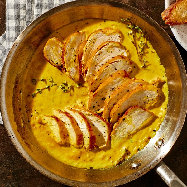 Golden chicken with mustard and shallots