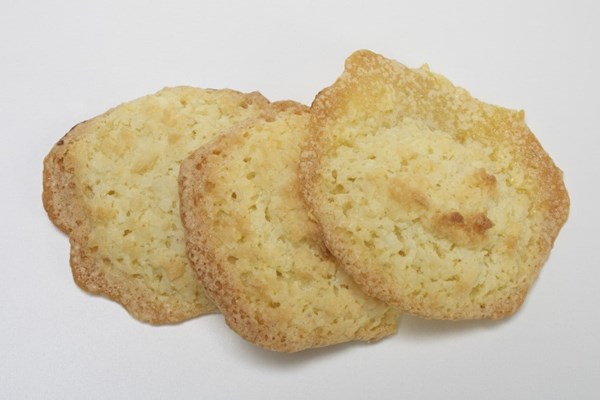 Golden coconut macaroons