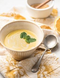 Golden garlic & cauliflower soup