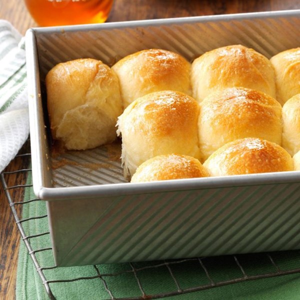 Golden honey pan rolls