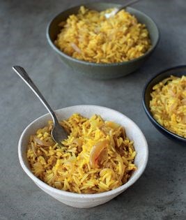 Golden pilaf with sweet onions