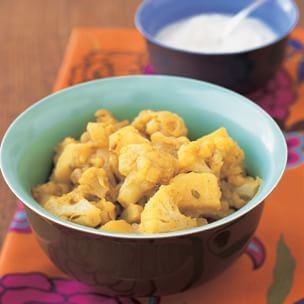 Golden potatoes and cauliflower with curry and fennel seeds