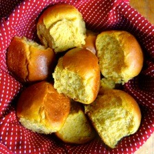 Golden pumpkin dinner rolls