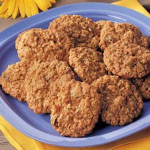 Golden raisin oatmeal cookies