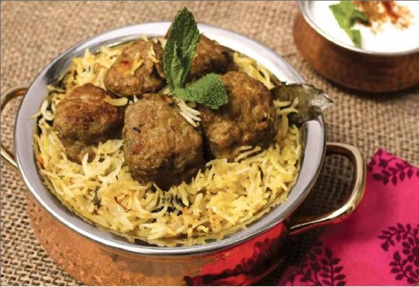 Golden rice pilaf with chicken meatballs (Kofta pulao)