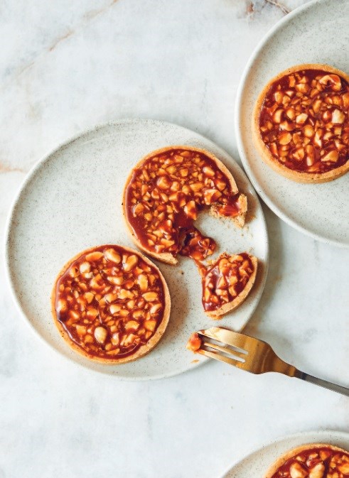 Golden tartlets with baked hazelnut cream & caramel chocolate