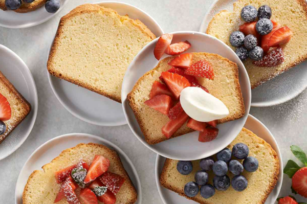 Golden vanilla pound cake