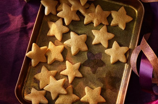 Golden vanilla sparkle star biscuits