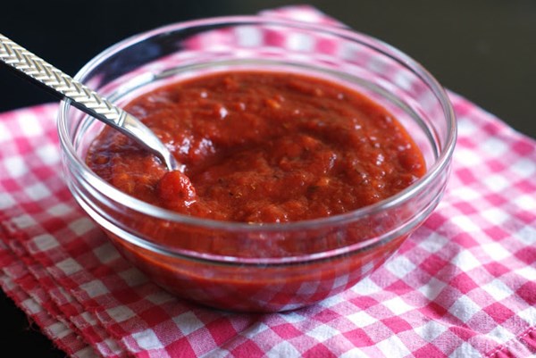 Good & garlicky pizza sauce