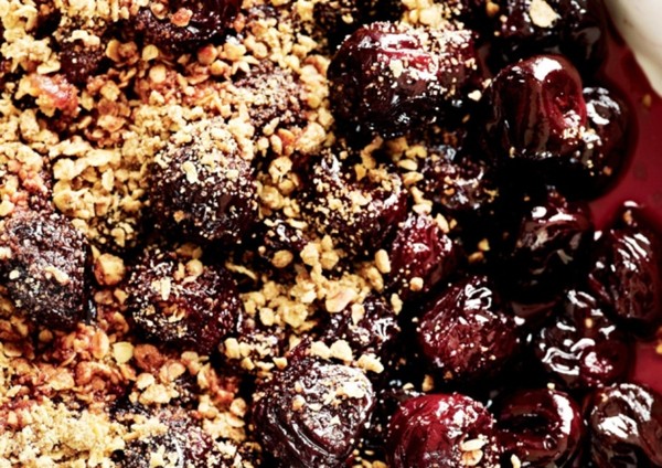 Good-night spiced cherry crumble