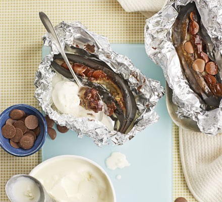 Gooey chocolate baked bananas