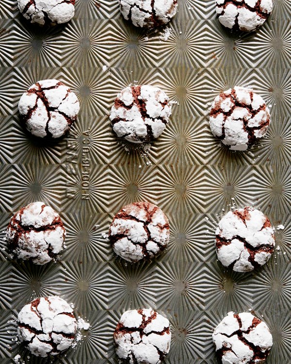 Gooey chocolate crinkle cookies