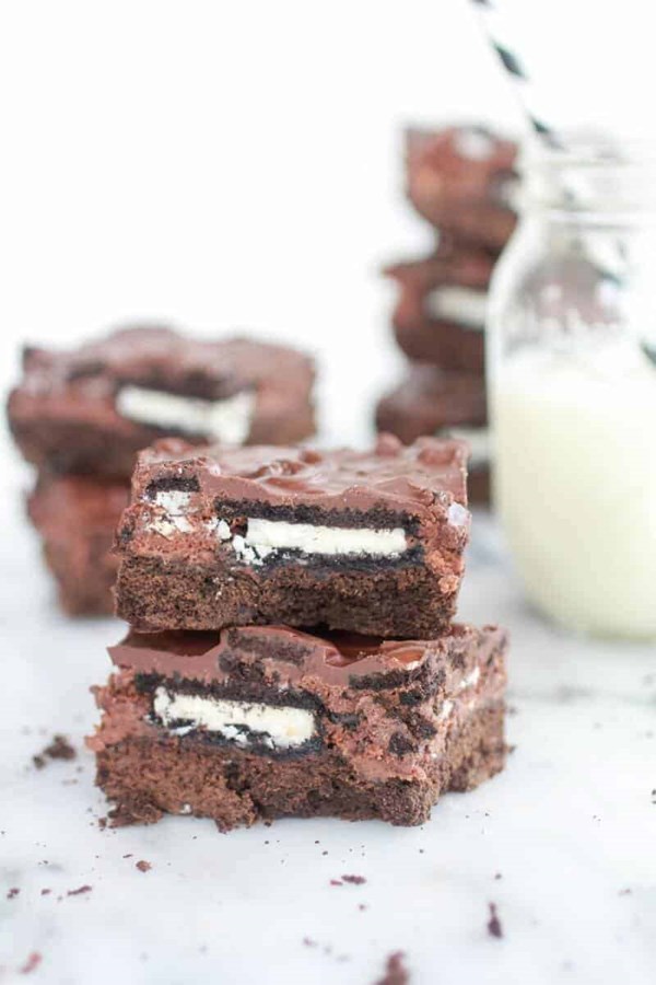 Gooey chocolate Oreo crunch butter cake