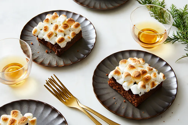 Gooey gingerbread s’mores bars