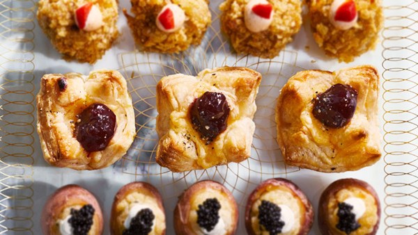 Gooey Gouda puff-pastry bites