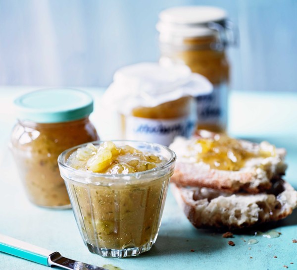 Gooseberry & elderflower jam