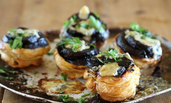 Gorgonzola and beetroot tarte Tatins