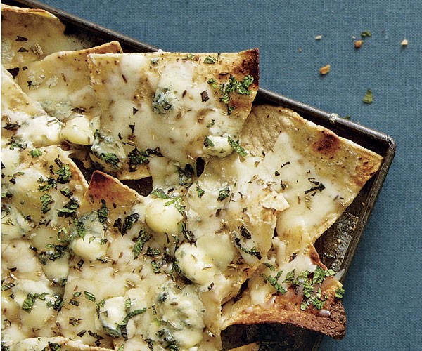 Gorgonzola and Fontina nachos with fennel and mint