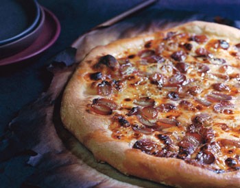 Gorgonzola and grape pizza