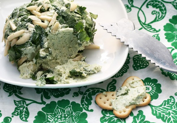 Gorgonzola chive cheese ball